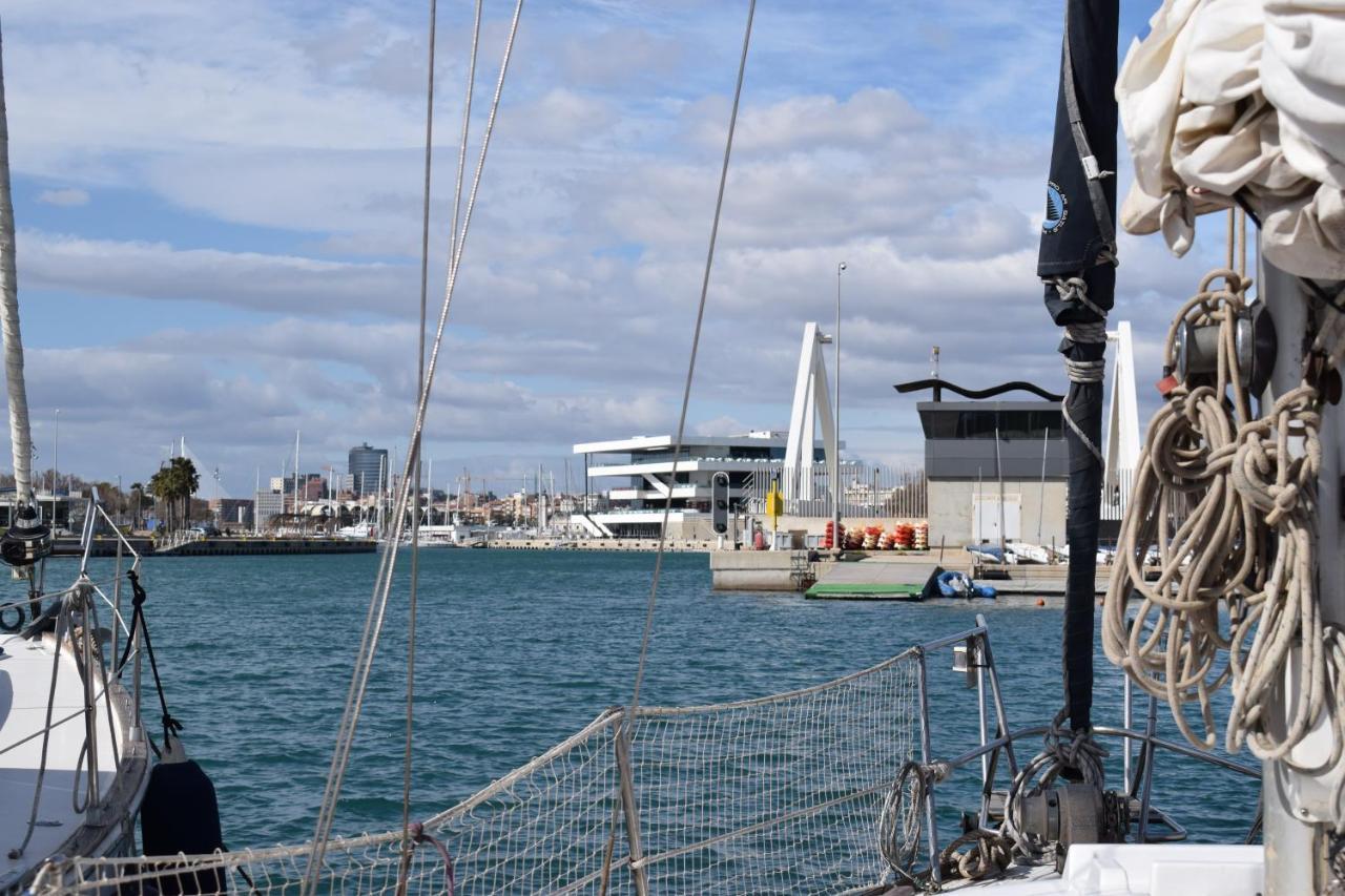 Velero En Puerto De Valencia - E&M Boats Hotel Екстериор снимка