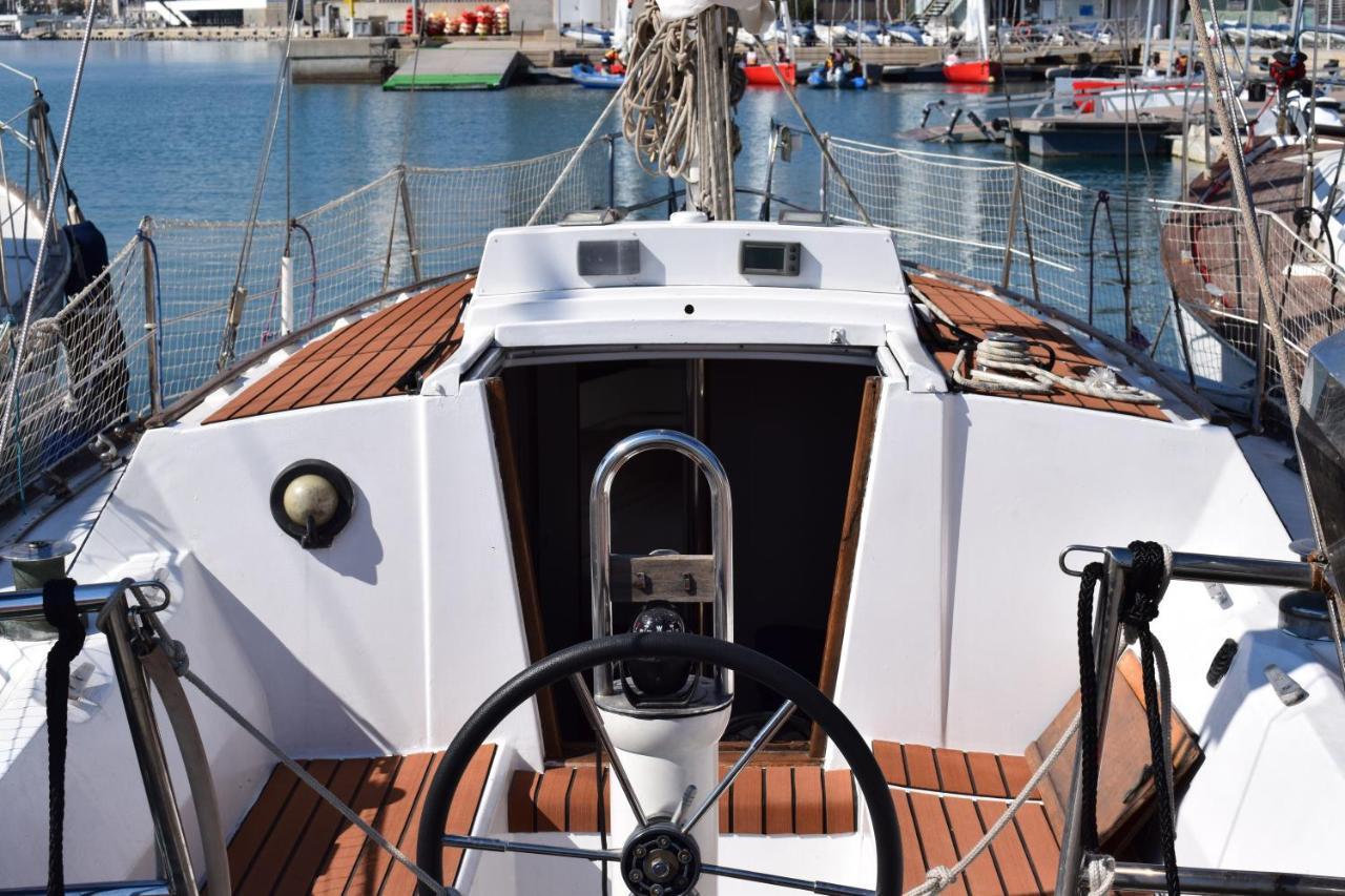 Velero En Puerto De Valencia - E&M Boats Hotel Екстериор снимка